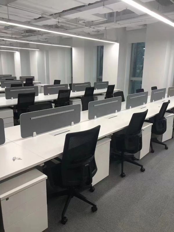 Verstelbare hoogte mesh back draaiende kantoorstoel met lumbale steun en moderne stijl